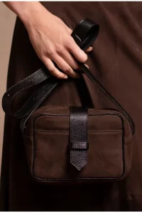 Bolsa John em Couro Marrom Bolsa John em Couro Marrom