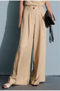 Calça Camager Lyocell Pantalona Com Pregas Areia Calça Camager Lyocell Pantalona Com Pregas Areia