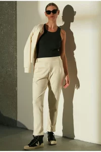 Calça navarro alfaiataria malha em Lyocell vanila Calça navarro alfaiataria malha em Lyocell vanila