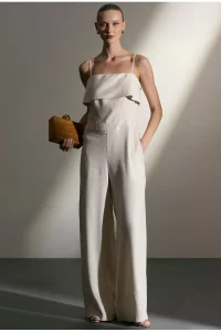 Macacão Pantalona com Pala Carousa Off White Macacão Pantalona Pala Carousa Off White